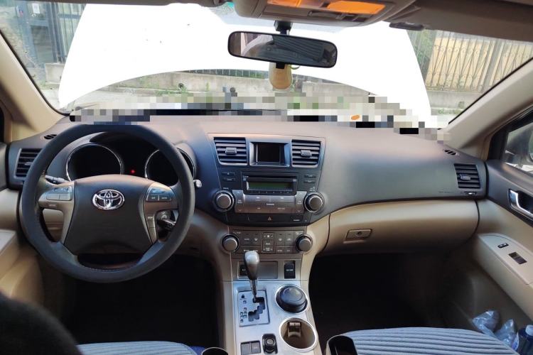 Used Toyota Highlander 2011 2.7L Two-Wheel Drive 7-Seater Luxury Edition Center Console