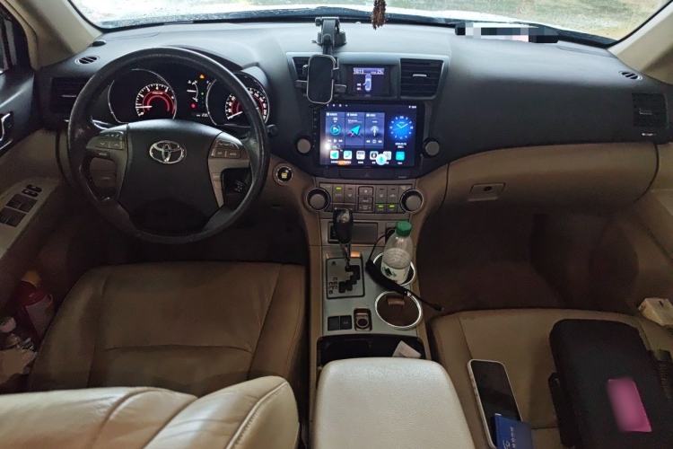 Used Toyota Highlander 2011 2.7L Two-Wheel Drive 7-Seater Luxury Edition Center Console
