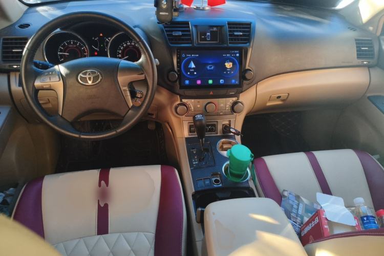 Used Toyota Highlander 2011 2.7L Two-Wheel Drive 5-Seater Sport Edition Center Console