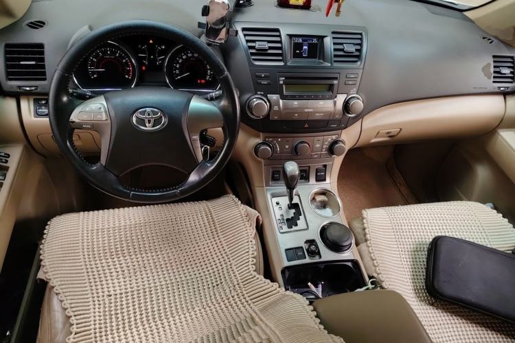 Used Toyota Highlander 2011 2.7L Two-Wheel Drive 5-Seater Sport Edition Center Console