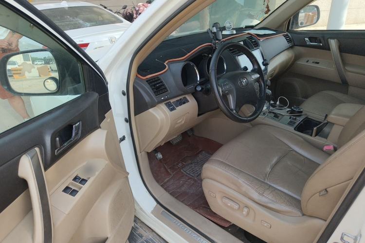 Used Toyota Highlander 2011 2.7L Two-Wheel Drive 7-Seater Luxury Edition Driver Seat