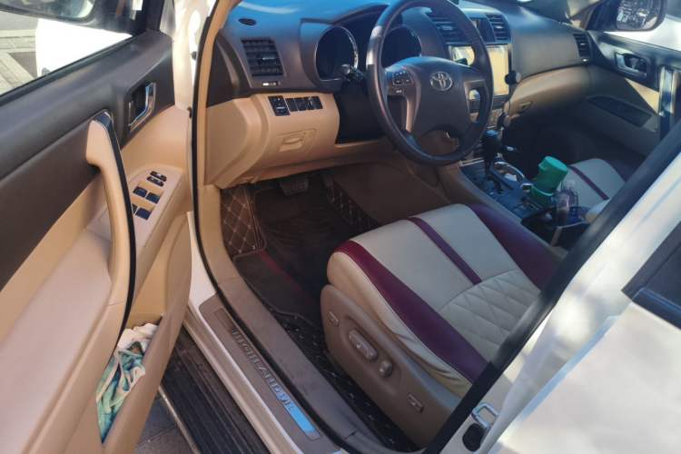 Used Toyota Highlander 2011 2.7L Two-Wheel Drive 5-Seater Sport Edition Driver Seat