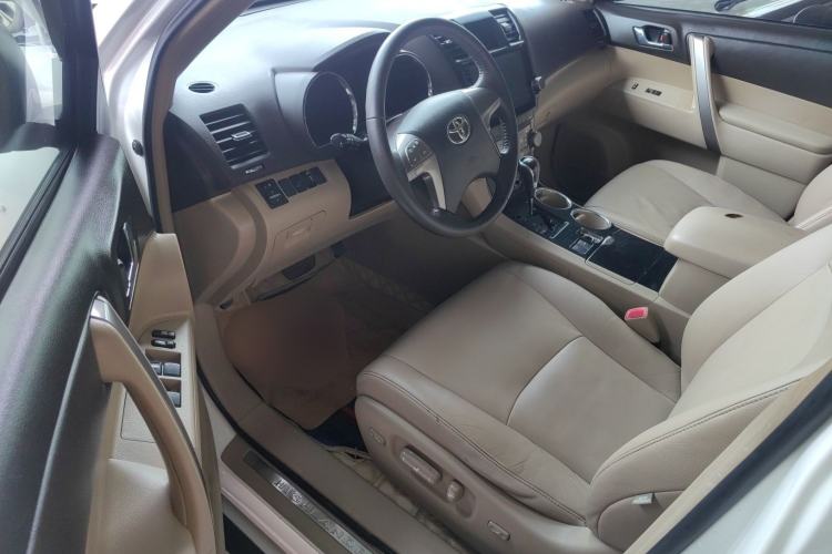 Used Toyota Highlander 2011 2.7L Two-Wheel Drive 5-Seater Sport Edition Driver Seat