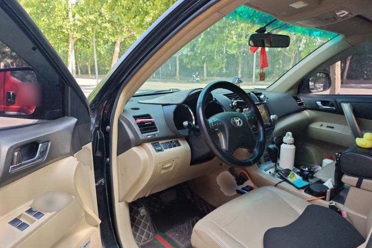 Used Toyota Highlander 2011 2.7L Two-Wheel Drive 7-Seater Luxury Edition Driver Seat
