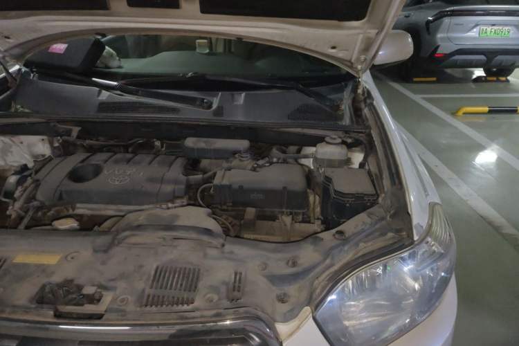 Used Toyota Highlander 2011 2.7L Two-Wheel Drive 7-Seater Luxury Edition Engine Bay Left