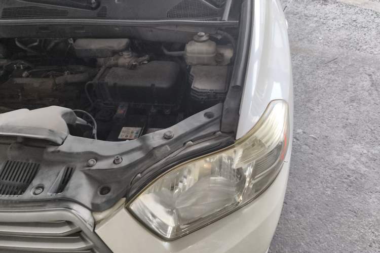 Used Toyota Highlander 2011 2.7L Two-Wheel Drive 7-Seater Elite Edition Engine Bay Left