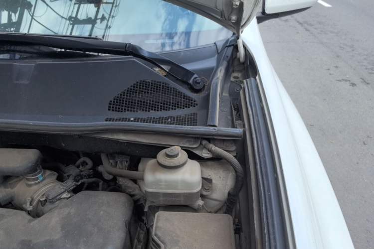 Used Toyota Highlander 2011 2.7L Two-Wheel Drive 5-Seater Elite Edition Engine Bay Left