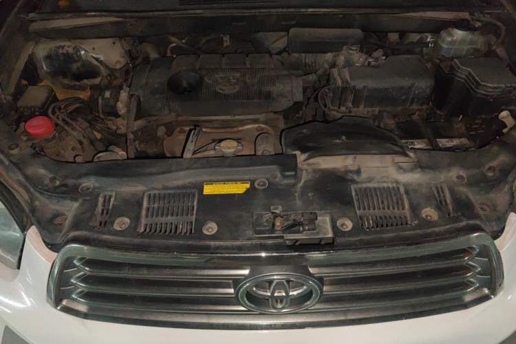 Used Toyota Highlander 2011 2.7L Two-Wheel Drive 7-Seater Luxury Edition Engine Bay