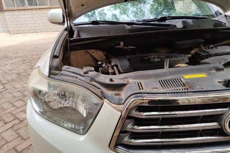 Used Toyota Highlander 2011 2.7L Two-Wheel Drive 5-Seater Sport Edition Engine Bay Right