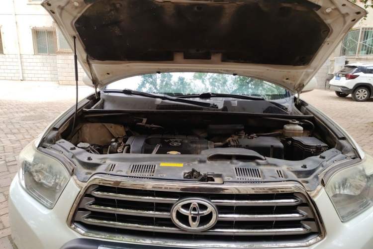 Used Toyota Highlander 2011 2.7L Two-Wheel Drive 5-Seater Sport Edition Engine Bay