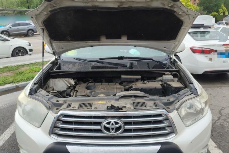 Used Toyota Highlander 2011 2.7L Two-Wheel Drive 7-Seater Supreme Edition Engine Bay