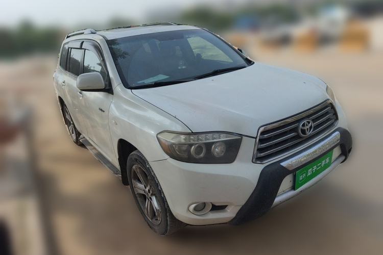 Used Toyota Highlander 2011 2.7L Two-Wheel Drive 7-Seater Luxury Edition Front Right 45 Deg
