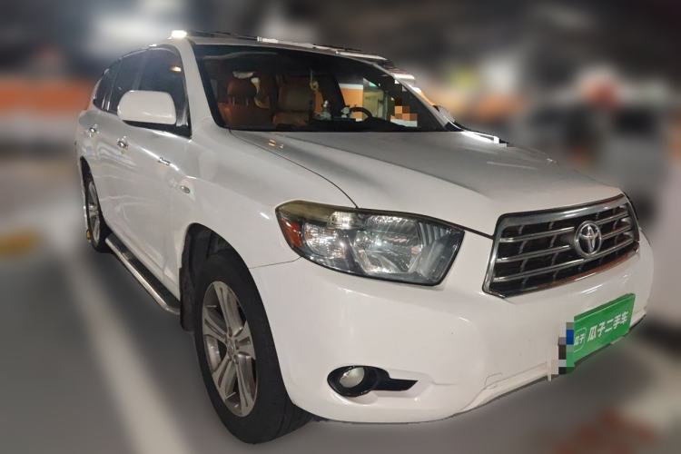 Used Toyota Highlander 2011 2.7L Two-Wheel Drive 7-Seater Luxury Edition Front Right 45 Deg