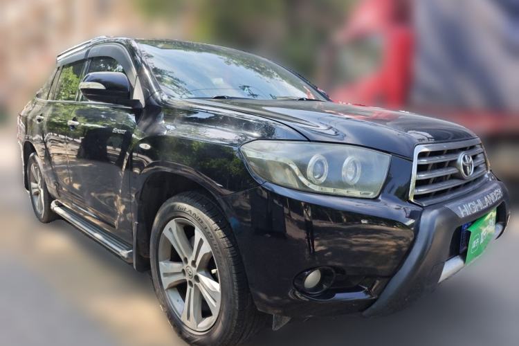 Used Toyota Highlander 2011 2.7L Two-Wheel Drive 7-Seater Luxury Edition Front Right 45 Deg