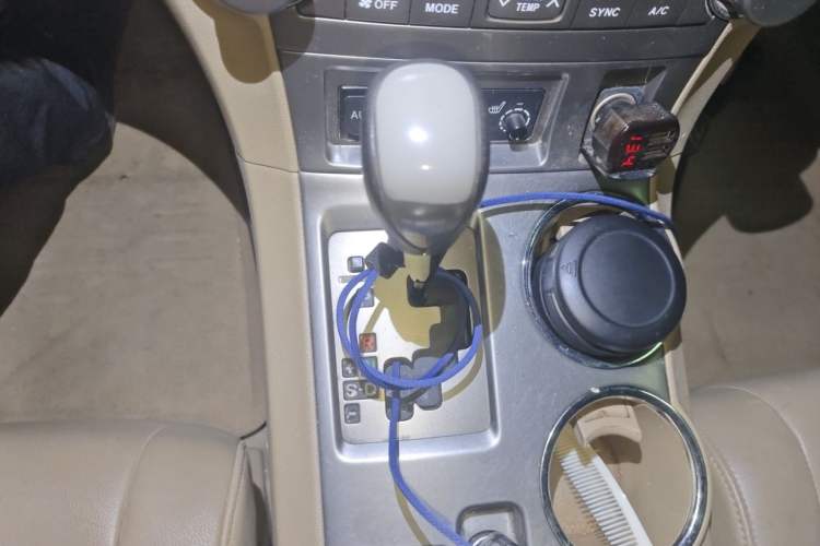 Used Toyota Highlander 2011 2.7L Two-Wheel Drive 7-Seater Luxury Edition Gear Lever