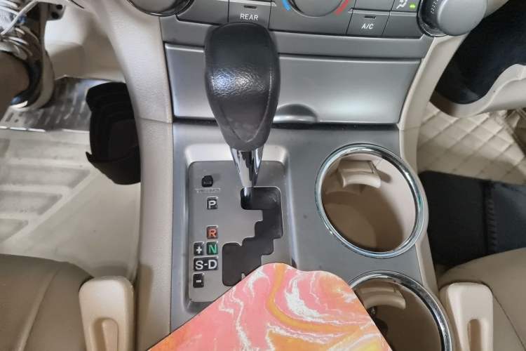 Used Toyota Highlander 2011 2.7L Two-Wheel Drive 7-Seater Elite Edition Gear Lever