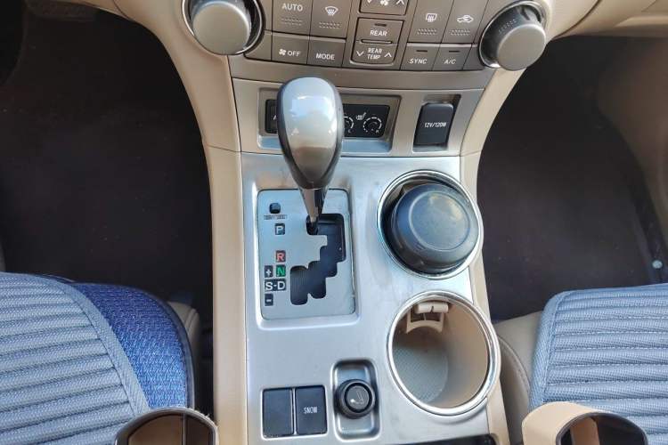 Used Toyota Highlander 2011 2.7L Two-Wheel Drive 7-Seater Luxury Edition Gear Lever