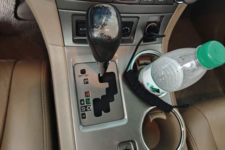 Used Toyota Highlander 2011 2.7L Two-Wheel Drive 7-Seater Luxury Edition Gear Lever