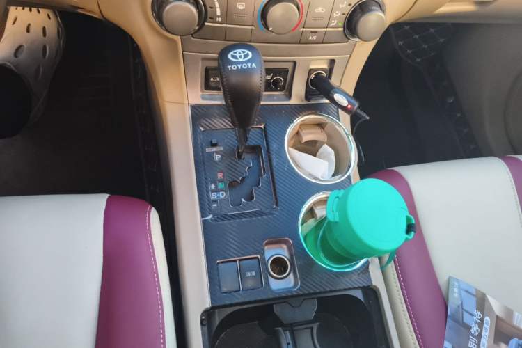 Used Toyota Highlander 2011 2.7L Two-Wheel Drive 5-Seater Sport Edition Gear Lever