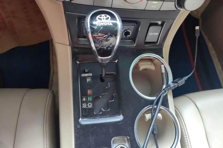 Used Toyota Highlander 2011 2.7L Two-Wheel Drive 5-Seater Sport Edition Gear Lever