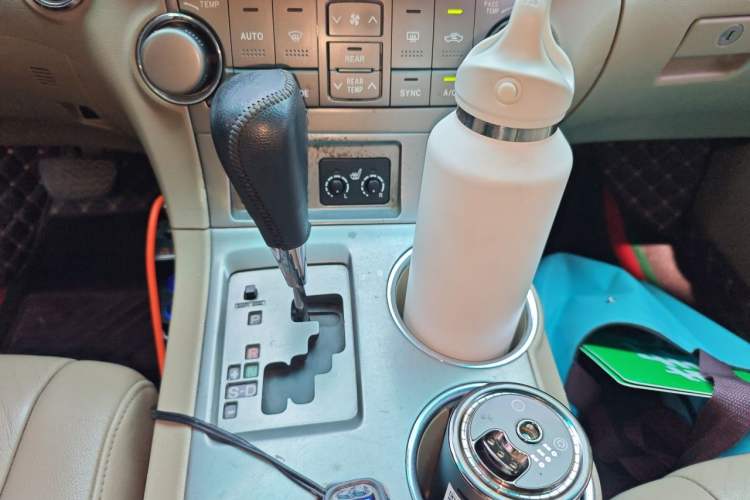 Used Toyota Highlander 2011 2.7L Two-Wheel Drive 7-Seater Luxury Edition Gear Lever
