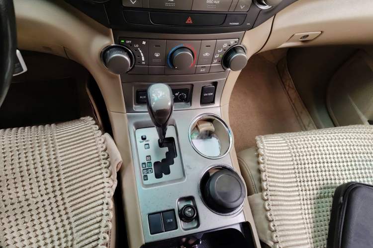 Used Toyota Highlander 2011 2.7L Two-Wheel Drive 5-Seater Sport Edition Gear Lever