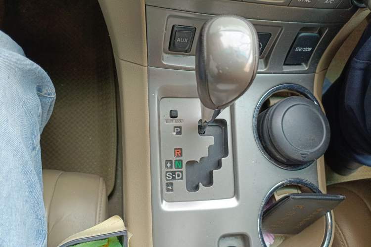 Used Toyota Highlander 2011 2.7L Two-Wheel Drive 7-Seater Luxury Navigation Edition Gear Lever