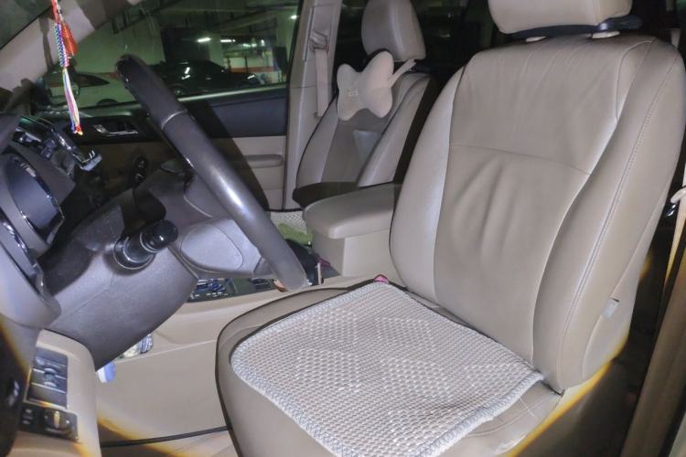 Used Toyota Highlander 2011 2.7L Two-Wheel Drive 7-Seater Luxury Edition Left Front Seat