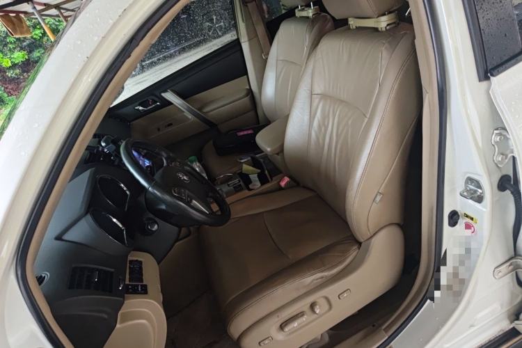 Used Toyota Highlander 2011 2.7L Two-Wheel Drive 7-Seater Luxury Edition Left Front Seat