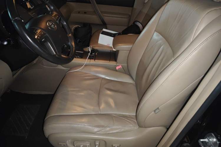 Used Toyota Highlander 2011 2.7L Two-Wheel Drive 7-Seater Luxury Edition Left Front Seat