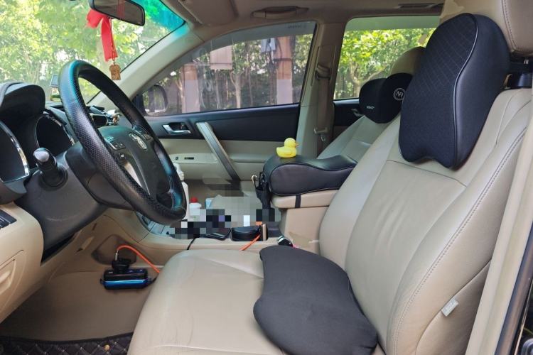 Used Toyota Highlander 2011 2.7L Two-Wheel Drive 7-Seater Luxury Edition Left Front Seat