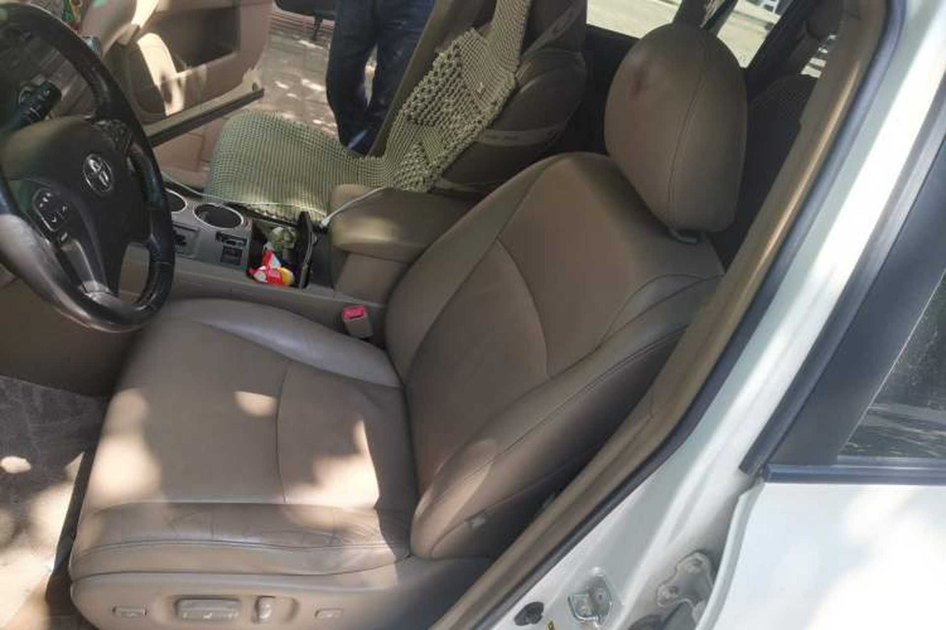 Used Toyota Highlander 2011 2.7L Two-Wheel Drive 7-Seater Luxury Edition Left Front Seat