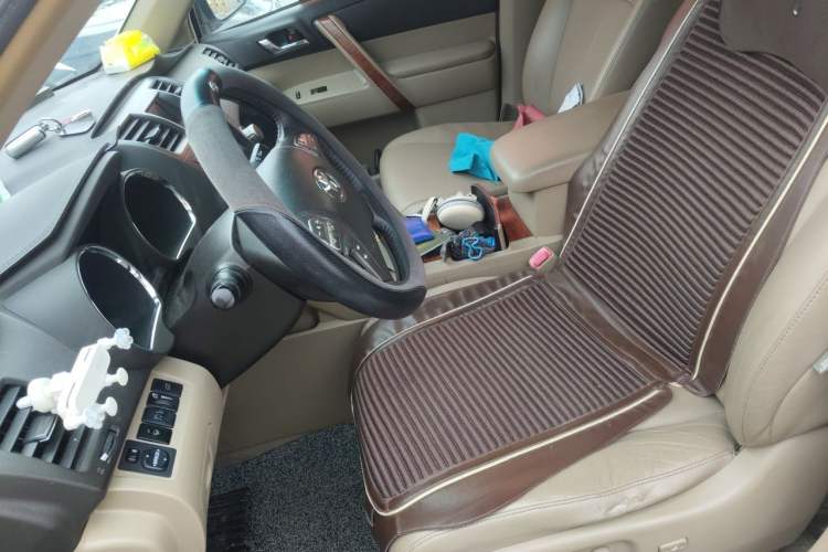 Used Toyota Highlander 2011 2.7L Two-Wheel Drive 7-Seater Supreme Edition Left Front Seat