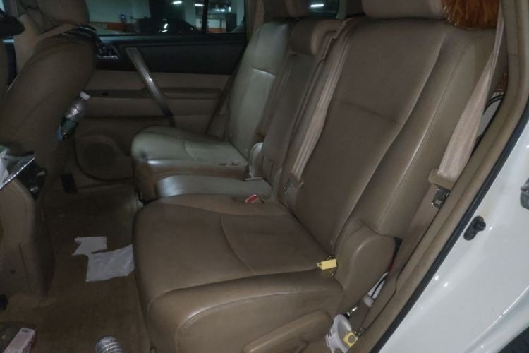 Used Toyota Highlander 2011 2.7L Two-Wheel Drive 7-Seater Luxury Edition Left Rear Seat
