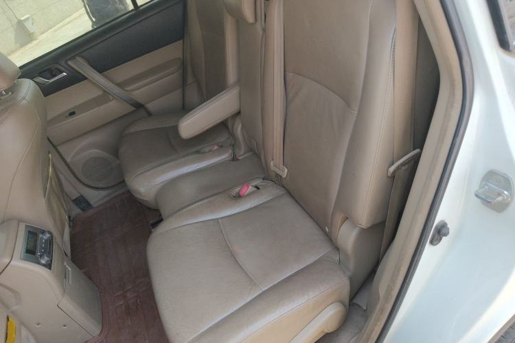Used Toyota Highlander 2011 2.7L Two-Wheel Drive 7-Seater Luxury Edition Left Rear Seat