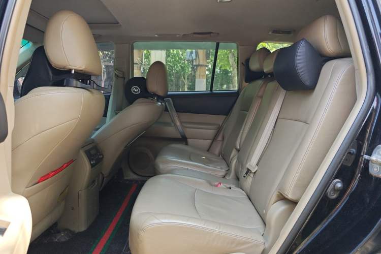 Used Toyota Highlander 2011 2.7L Two-Wheel Drive 7-Seater Luxury Edition Left Rear Seat
