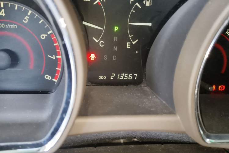 Used Toyota Highlander 2011 2.7L Two-Wheel Drive 7-Seater Elite Edition Odometer Close Up