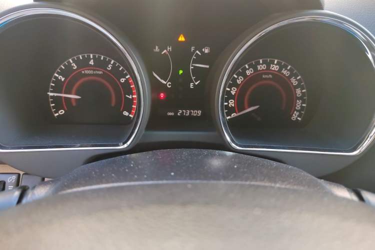 Used Toyota Highlander 2011 2.7L Two-Wheel Drive 7-Seater Luxury Edition Odometer Close Up
