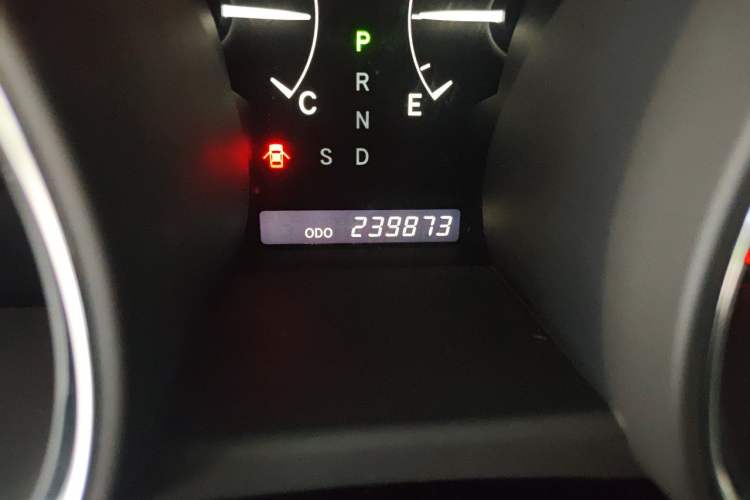 Used Toyota Highlander 2011 2.7L Two-Wheel Drive 7-Seater Luxury Edition Odometer Close Up