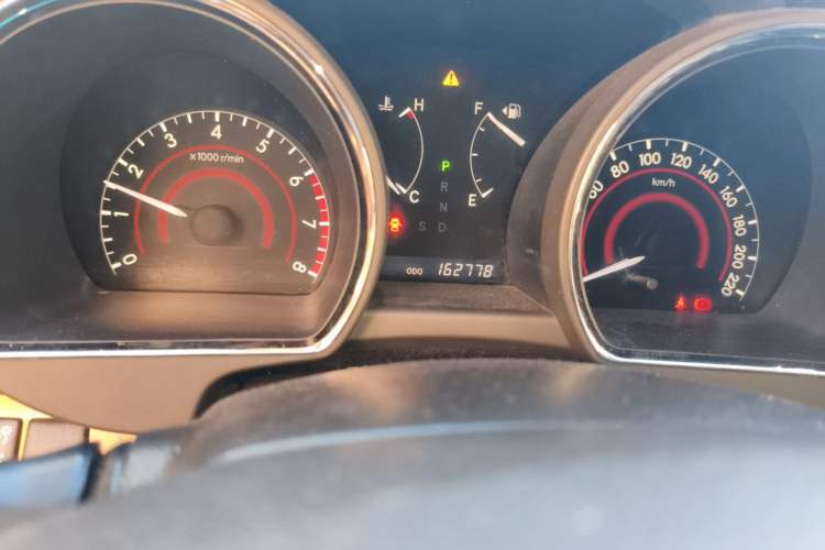 Used Toyota Highlander 2011 2.7L Two-Wheel Drive 5-Seater Sport Edition Odometer Close Up