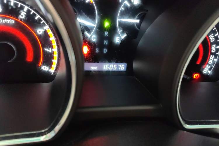 Used Toyota Highlander 2011 2.7L Two-Wheel Drive 5-Seater Sport Edition Odometer Close Up