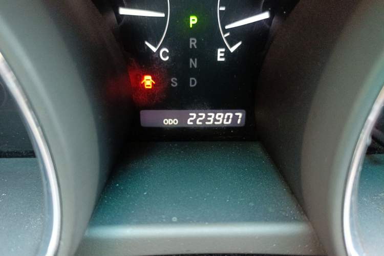 Used Toyota Highlander 2011 2.7L Two-Wheel Drive 7-Seater Luxury Navigation Edition Odometer Close Up