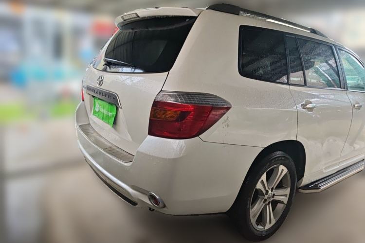 Used Toyota Highlander 2011 2.7L Two-Wheel Drive 7-Seater Luxury Edition Rear