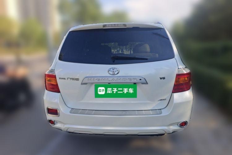 Used Toyota Highlander 2011 2.7L Two-Wheel Drive 7-Seater Supreme Edition Rear