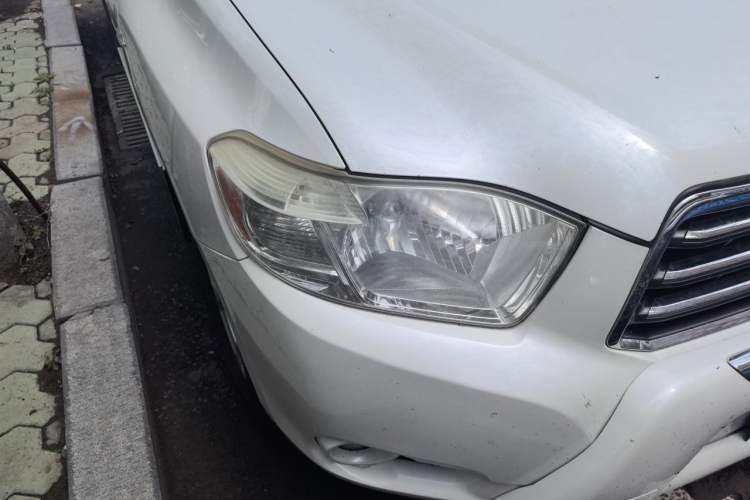Used Toyota Highlander 2011 2.7L Two-Wheel Drive 5-Seater Elite Edition Right Front Headlight