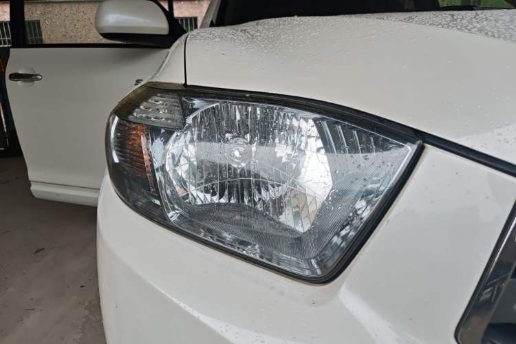 Used Toyota Highlander 2011 2.7L Two-Wheel Drive 7-Seater Luxury Edition Right Front Headlight