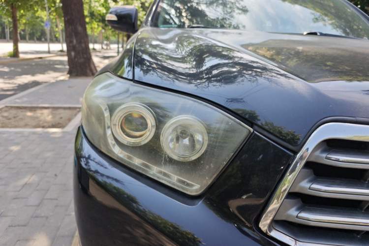 Used Toyota Highlander 2011 2.7L Two-Wheel Drive 7-Seater Luxury Edition Right Front Headlight