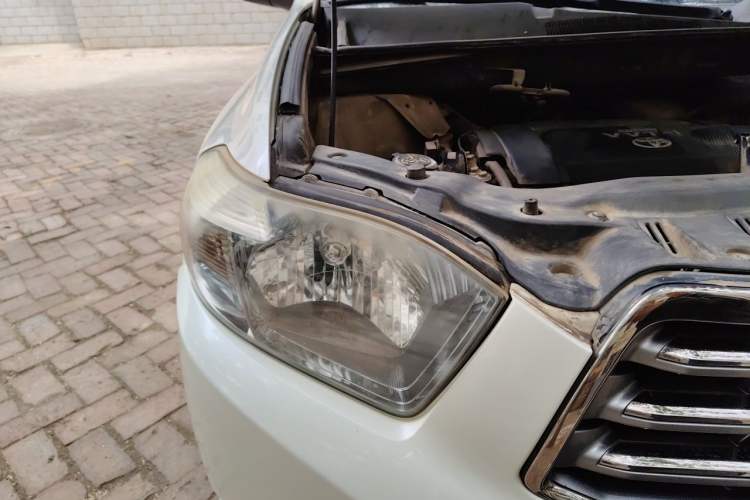 Used Toyota Highlander 2011 2.7L Two-Wheel Drive 5-Seater Sport Edition Right Front Headlight