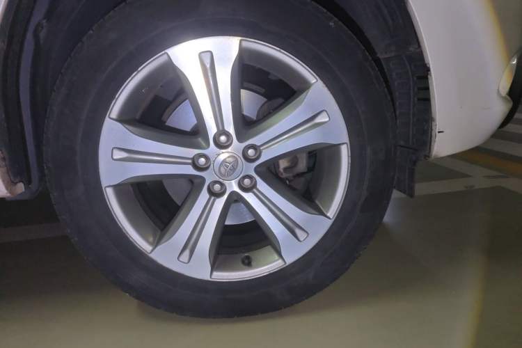 Used Toyota Highlander 2011 2.7L Two-Wheel Drive 7-Seater Luxury Edition Right Front Wheel Hub