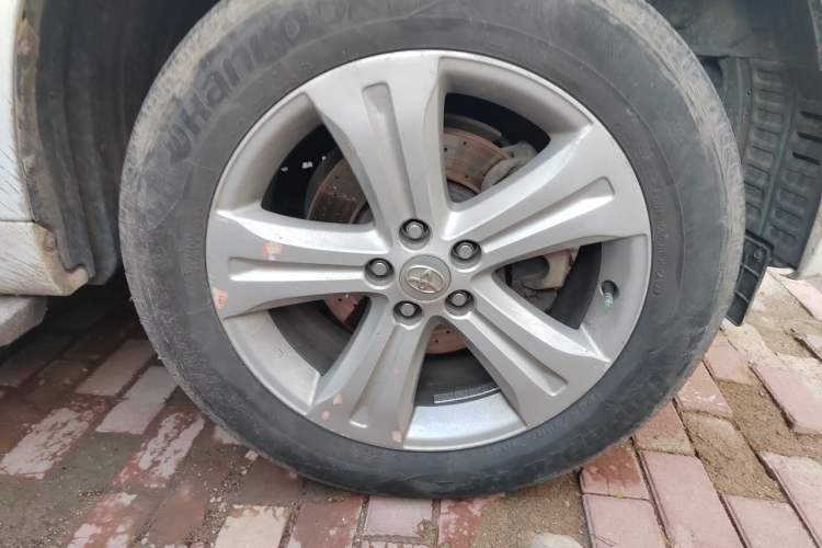 Used Toyota Highlander 2011 2.7L Two-Wheel Drive 7-Seater Luxury Edition Right Front Wheel Hub